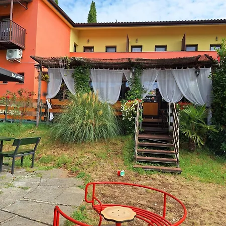 Apartmaji Paradiso *